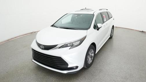 2026 Toyota Sienna XLE 8 Passenger