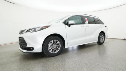 2026 Toyota Sienna XLE 8 Passenger
