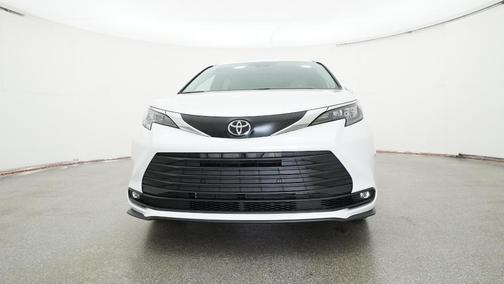 2026 Toyota Sienna XLE 8 Passenger