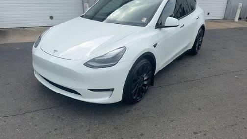 Pearl White Multi 2025 Tesla Model Y Performance
