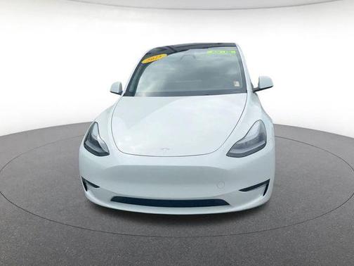 Pearl White Multi 2025 Tesla Model Y Performance