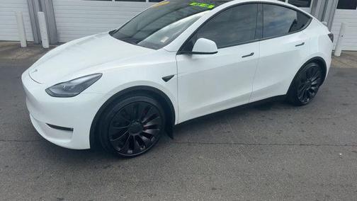 Pearl White Multi 2025 Tesla Model Y Performance