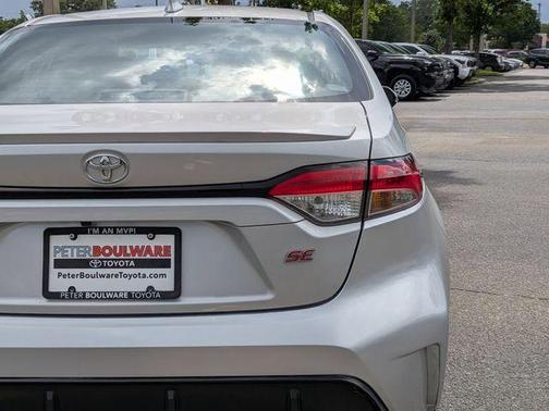 Classic Silver Metallic 2024 Toyota Corolla SE