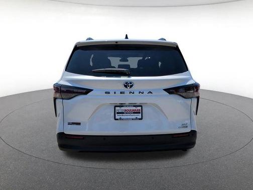 Pearl 2023 Toyota Sienna XLE