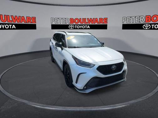 2022 Toyota Highlander XSE