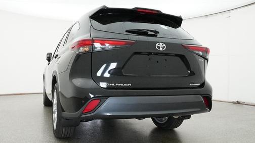 Black 2026 Toyota Highlander Hybrid Limited