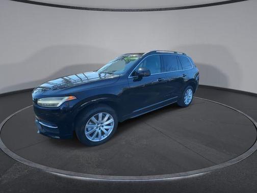 2016 Volvo XC90 T6 Momentum