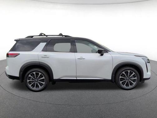 White / Black 2026 Nissan Pathfinder Platinum
