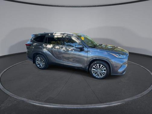 2021 Toyota Highlander Hybrid Platinum
