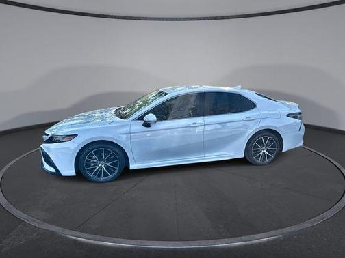 Ice 2023 Toyota Camry SE