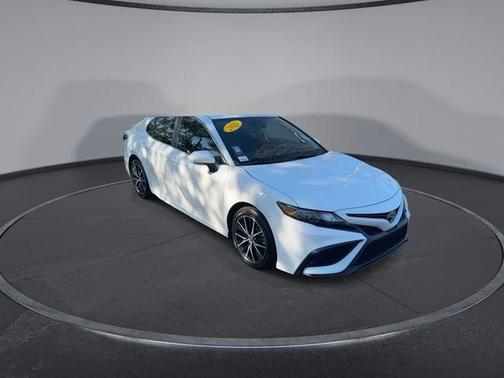 Ice 2023 Toyota Camry SE