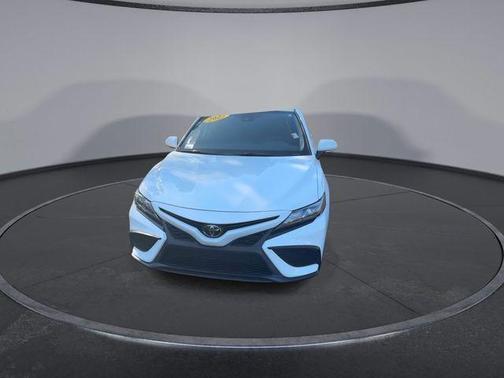 Ice 2023 Toyota Camry SE