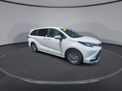 2025 Toyota Sienna XLE