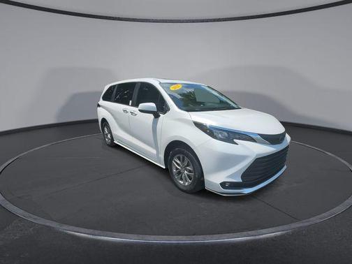 2025 Toyota Sienna XLE