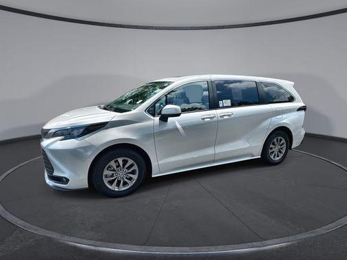 2025 Toyota Sienna XLE