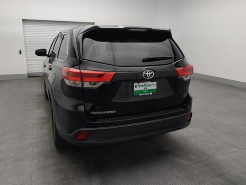 Midnight Black Metallic 2019 Toyota Highlander LE I4