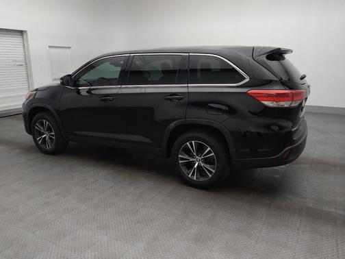 Midnight Black Metallic 2019 Toyota Highlander LE I4