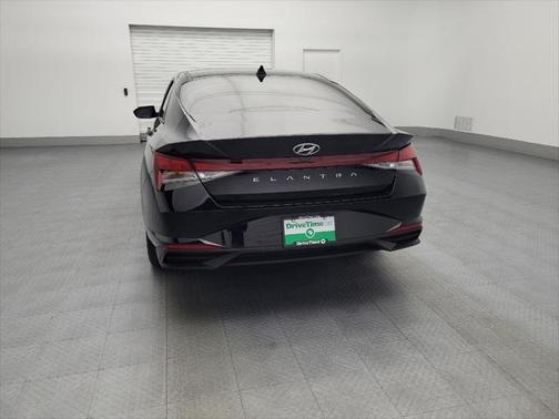 2022 Hyundai ELANTRA SE