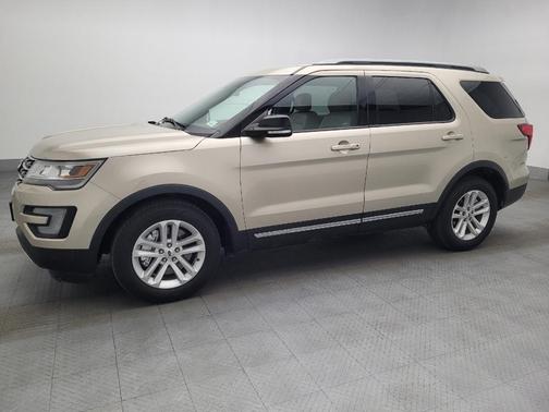 White Gold Metallic 2017 Ford Explorer XLT