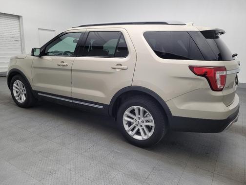 White Gold Metallic 2017 Ford Explorer XLT