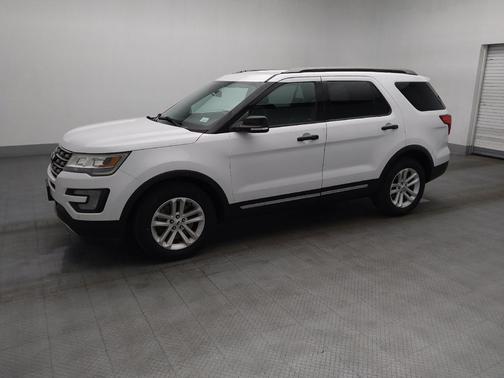 White 2017 Ford Explorer XLT