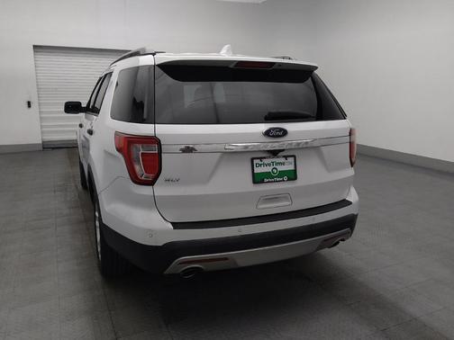 White 2017 Ford Explorer XLT