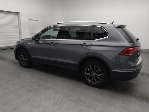 Platinum Gray Metallic 2022 Volkswagen Tiguan 2.0T SE