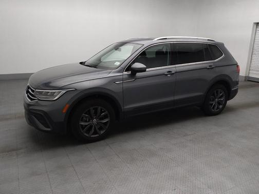 Platinum Gray Metallic 2022 Volkswagen Tiguan 2.0T SE