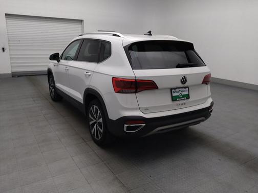 White 2023 Volkswagen Taos 1.5T SE