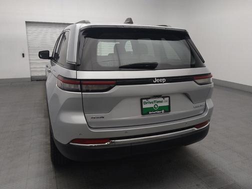 Silver Zynith 2023 Jeep Grand Cherokee Laredo