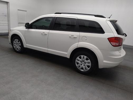 White 2016 Dodge Journey SE