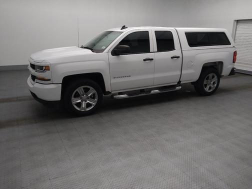 Summit White 2018 Chevrolet Silverado 1500 Custom