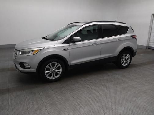 Ingot Silver Metallic 2018 Ford Escape SE