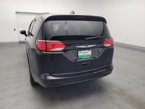 2021 Chrysler Voyager LXI