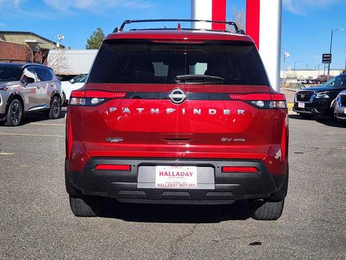 2022 Nissan Pathfinder SV
