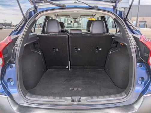 Deep Blue Pearl / Fresh Powder 2020 Nissan Kicks SR