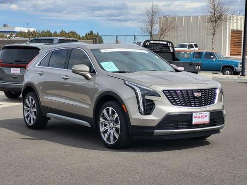 Latte 2022 Cadillac XT4 Premium Luxury