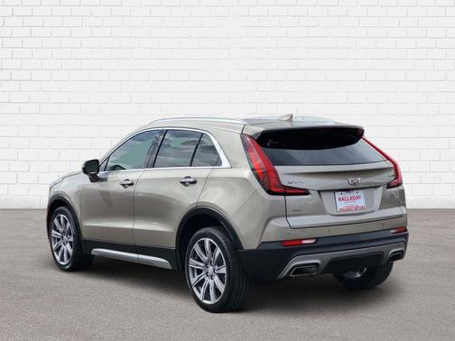 Latte 2022 Cadillac XT4 Premium Luxury