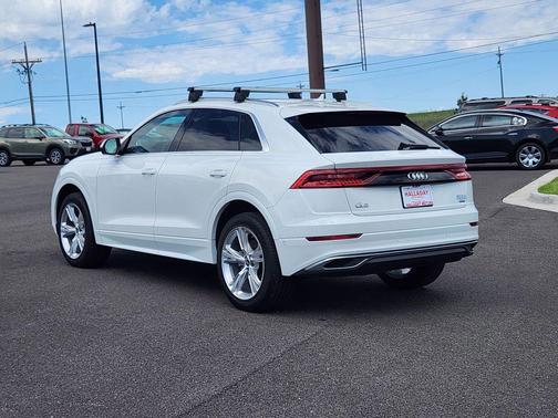2023 Audi Q8 Premium