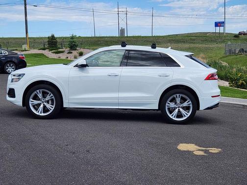 2023 Audi Q8 Premium