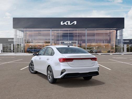 Snow White Pearl 2024 Kia Forte LXS