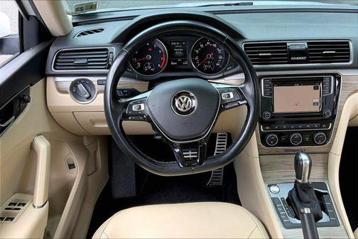 2018 Volkswagen Passat 2.0T SEL Premium