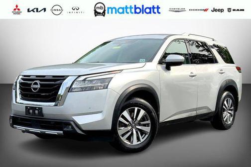 2022 Nissan Pathfinder SL