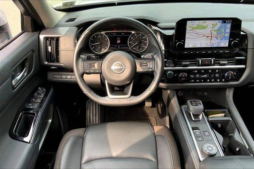 2022 Nissan Pathfinder SL