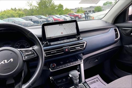 Dark Ocean Blue/White Roof 2023 Kia Seltos Nightfall Edition