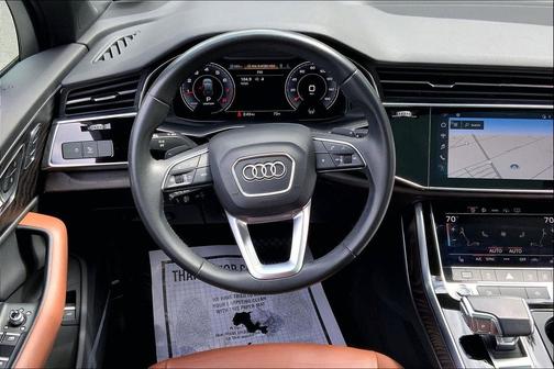 Glacier White Metallic 2022 Audi Q7 45 Premium Plus