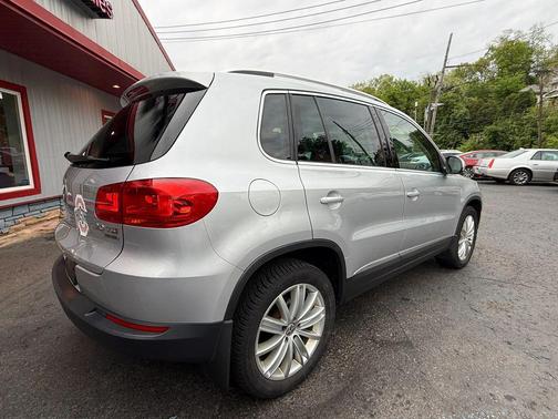Reflex Silver Metallic 2014 Volkswagen Tiguan 2.0T SE 4MOTION