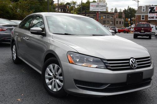 2013 Volkswagen Passat 2.5L Wolfsburg Edition