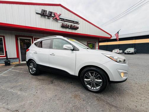 Diamond Silver Metallic 2015 Hyundai TUCSON SE