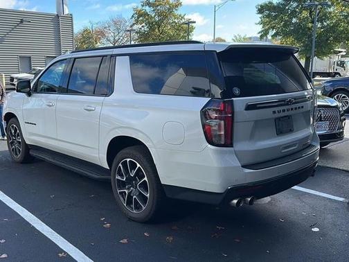 White 2022 Chevrolet Suburban RST